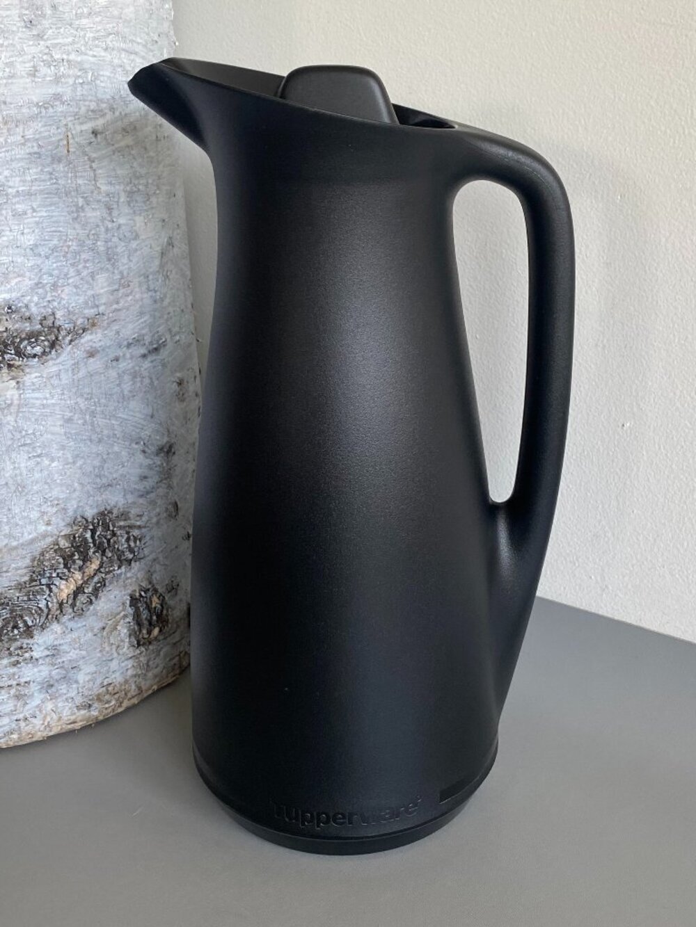 Tupperware Thermal Pitcher Carafe 1L Black Insulated & Hot & Cold Coffee Tea Pot